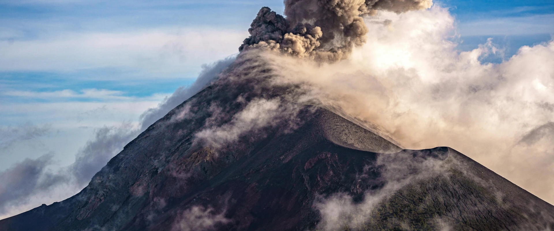 Volcan fumant